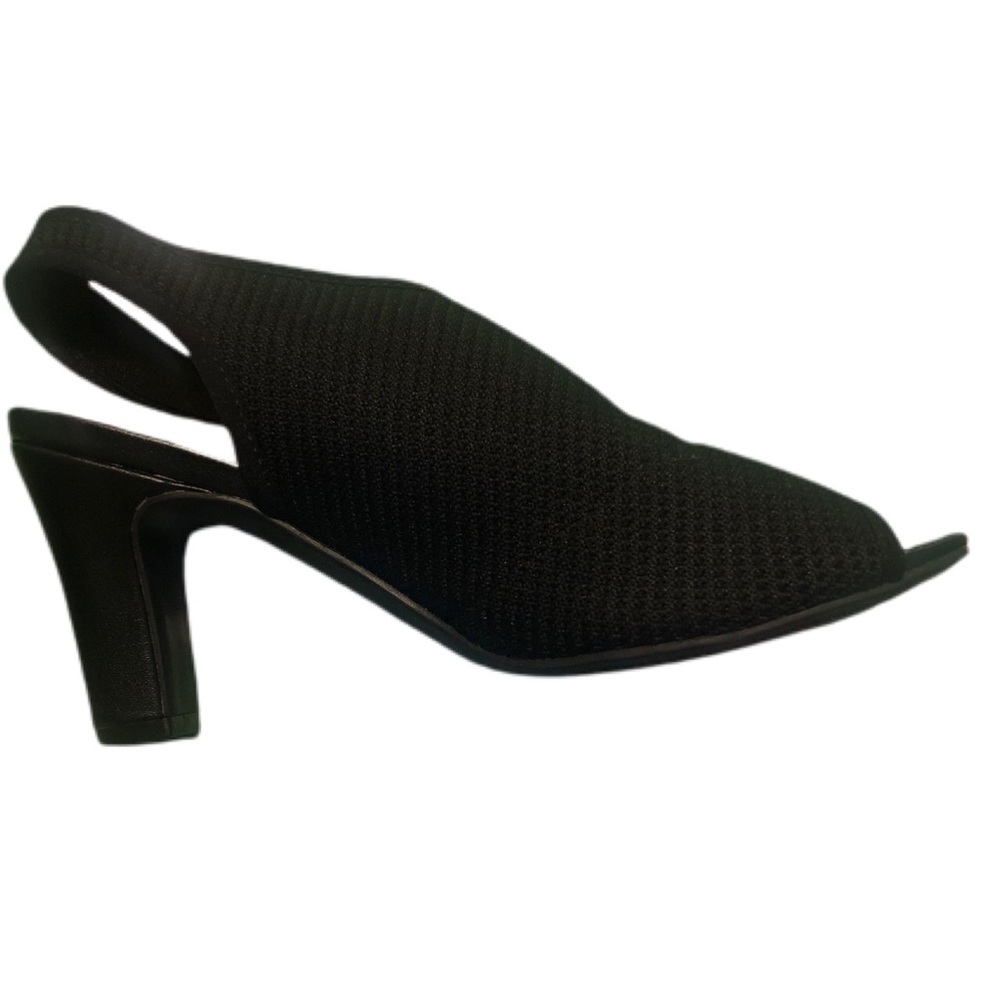 Stretchy cloth soft stride heels NWT sticker on bottom no actual tag